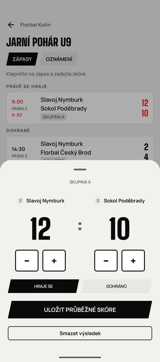 Entering a score in the mobile app with large plus and minus buttons